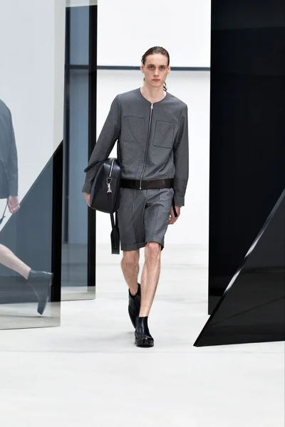 Look 13